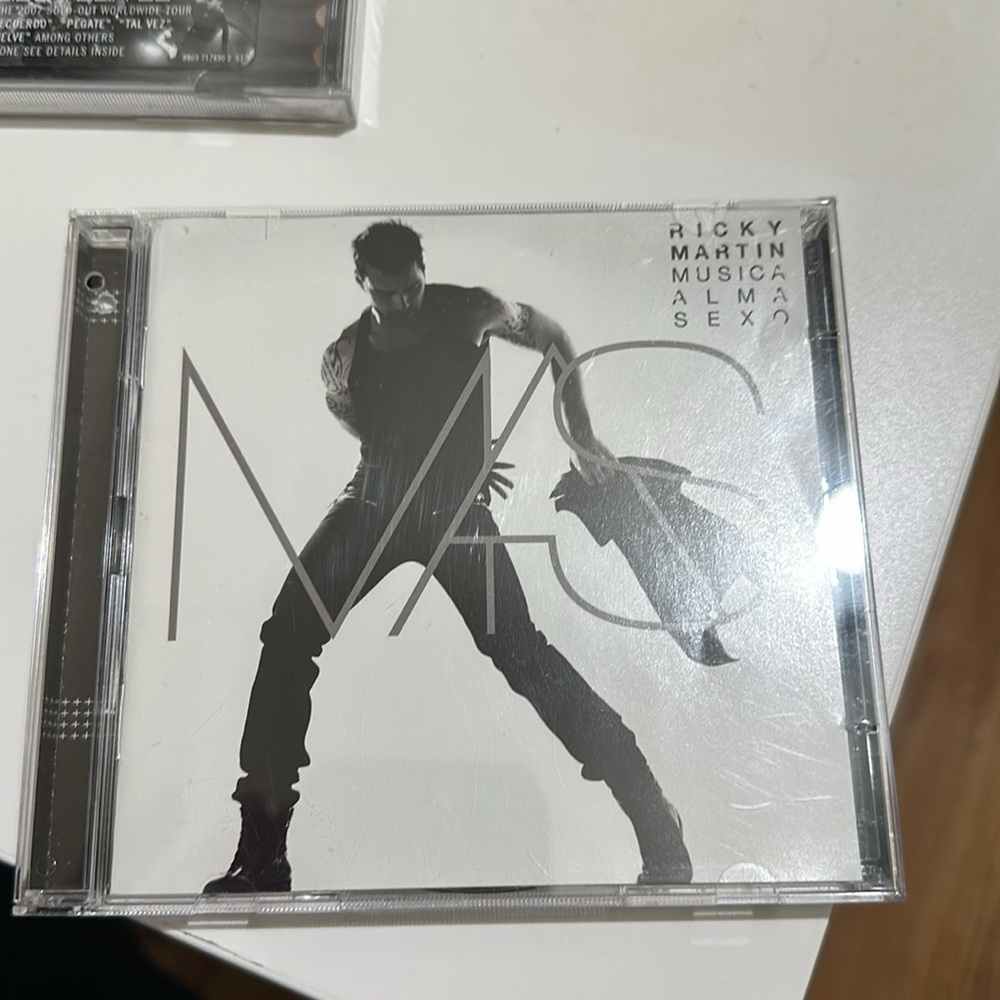 2 Ricky Martin CD Collection never open - Picture 2 of 5